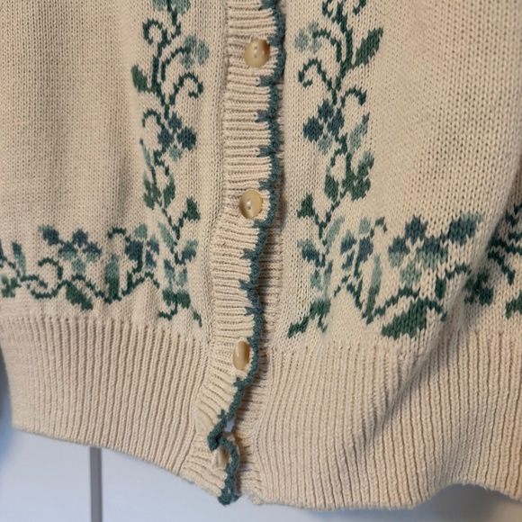 Vintage Cream Cardigan with Green Embroidery Size Medium - Picture 3 of 6